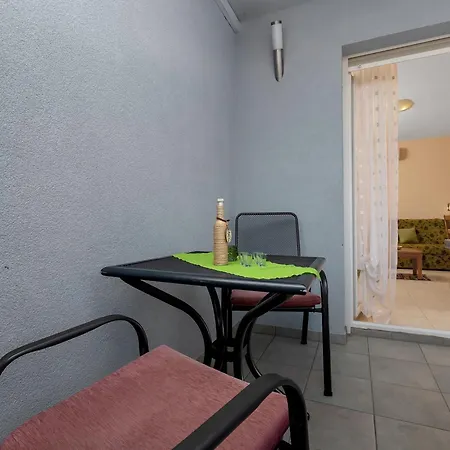 Juric - One Bedroom With Balcony * Baška Voda