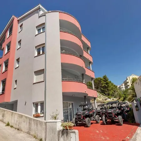 Juric - One Bedroom With Balcony *