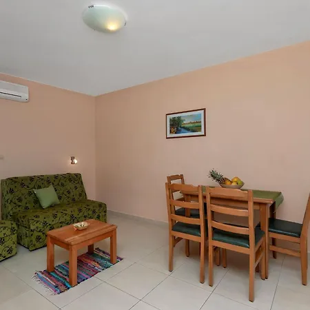 Juric - One Bedroom With Balcony *